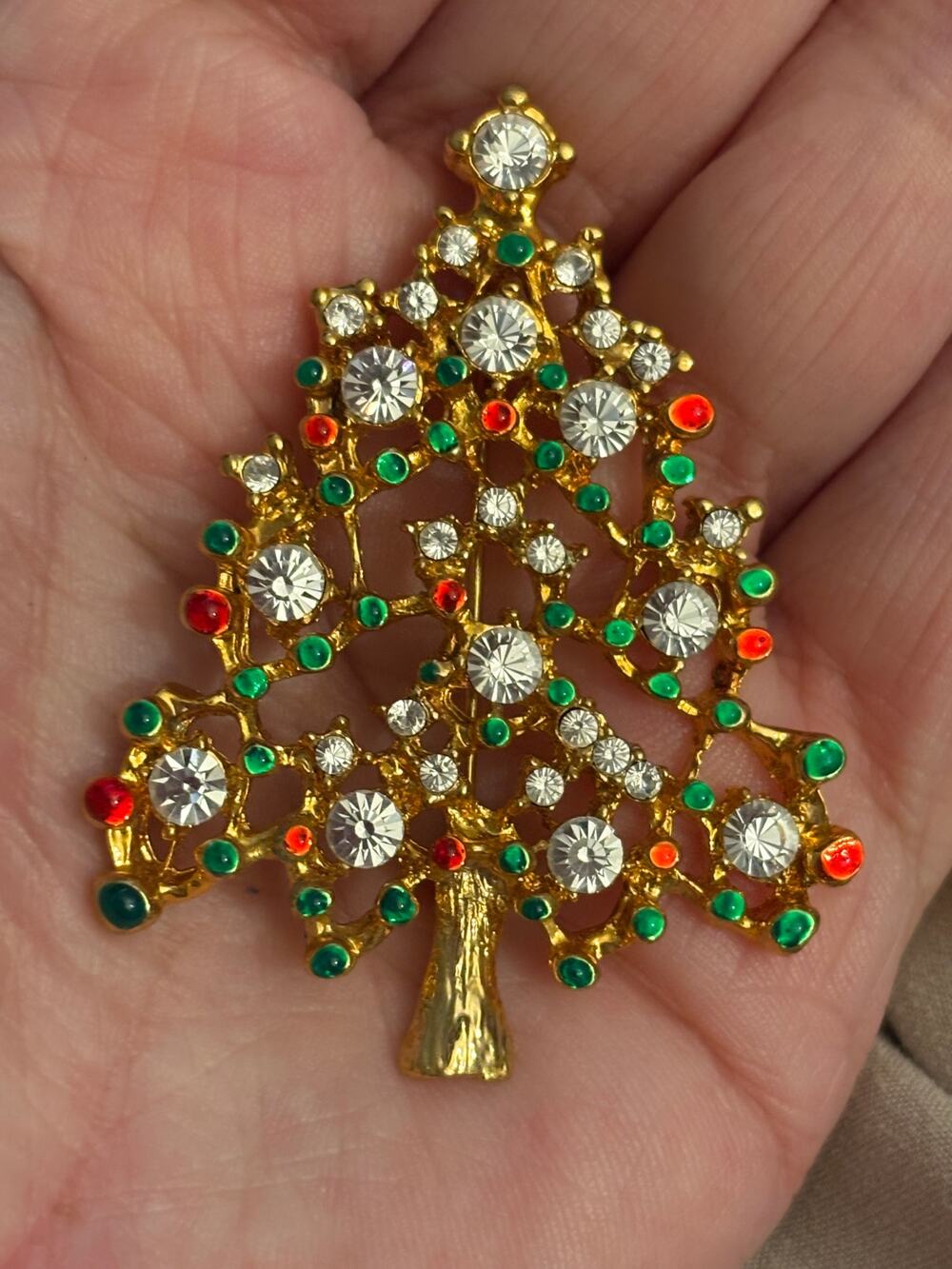 Unsigned Vintage Rhinestone Christmas Tree Brooch Gold Tone